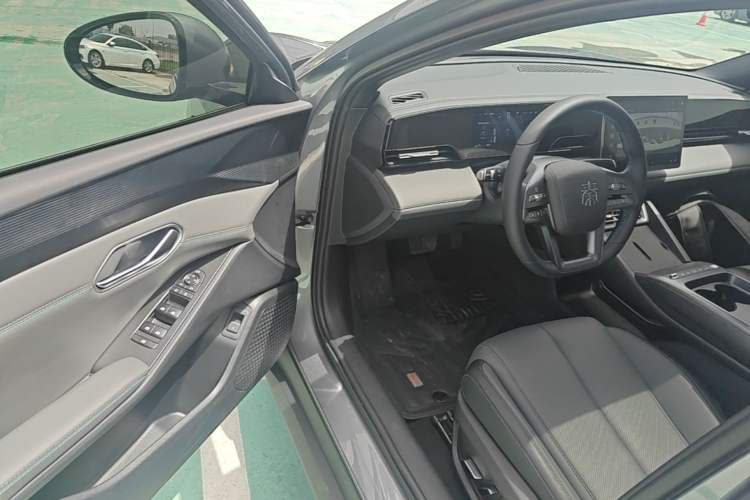 Used BYD Qin L 2025 EV 470KM Leading Edition Driver Seat