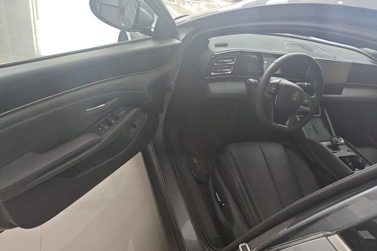 Used BYD Qin L 2025 DM-i Smart Drive 120KM Superior Model Driver Seat