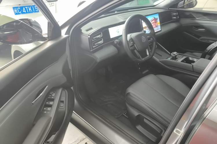 Used BYD Qin L 2025 DM-i Smart Drive 80KM Leading Model Driver Seat