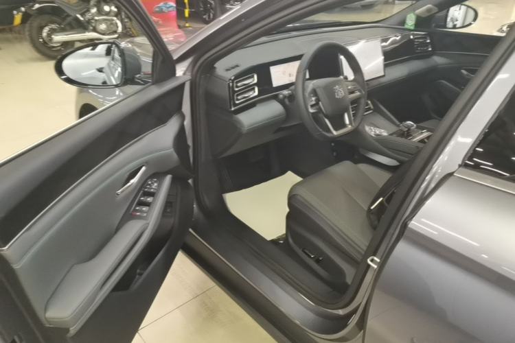 Used BYD Qin L 2025 DM-i Smart Drive 120KM Superior Model Driver Seat
