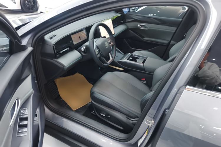 Used BYD Qin L 2025 EV 470KM Leading Edition Driver Seat