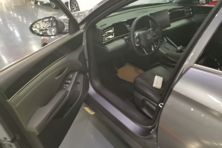 Used BYD Qin L 2025 DM-i Smart Drive 80KM Leading Model Driver Seat