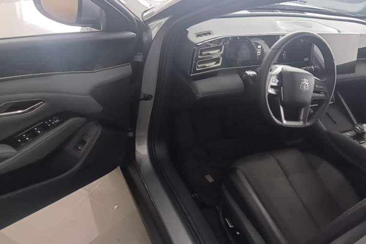 Used BYD Qin L 2025 DM-i Smart Drive 120KM Leading Model Driver Seat