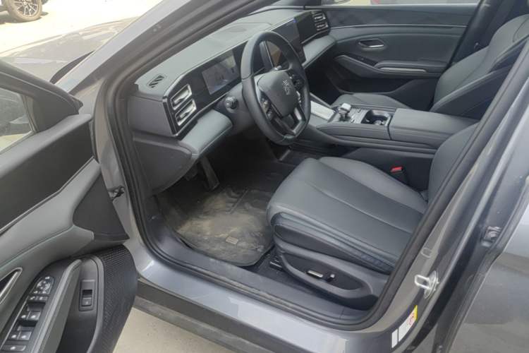 Used BYD Qin L 2025 DM-i Smart Drive 120KM Superior Model Driver Seat