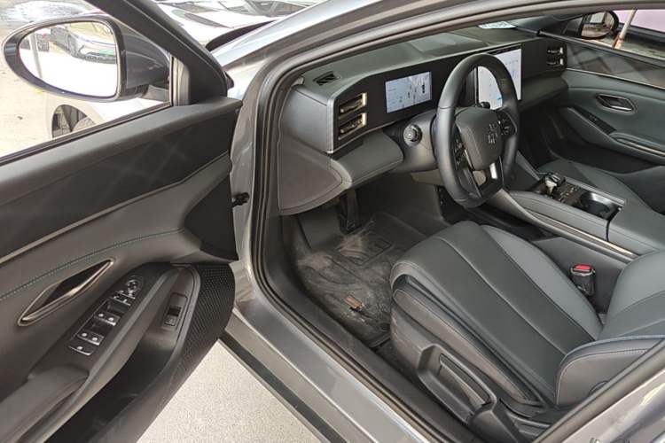 Used BYD Qin L 2025 DM-i Smart Drive 80KM Leading Model Driver Seat