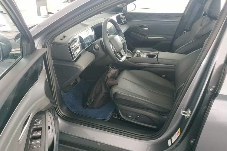 Used BYD Qin L 2025 DM-i Smart Drive 120KM Leading Model Driver Seat