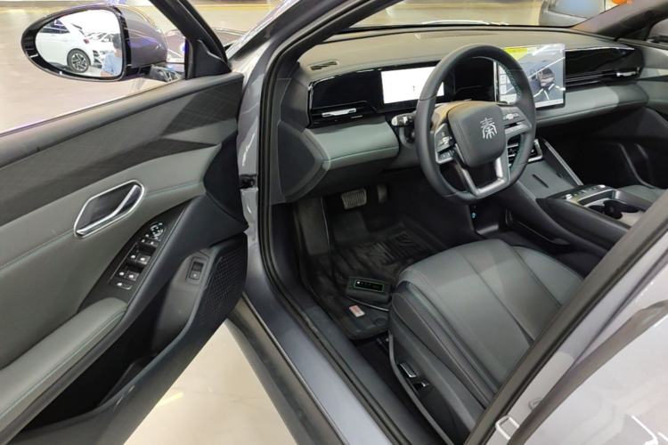 Used BYD Qin L 2025 EV 545KM Beyond Version Driver Seat