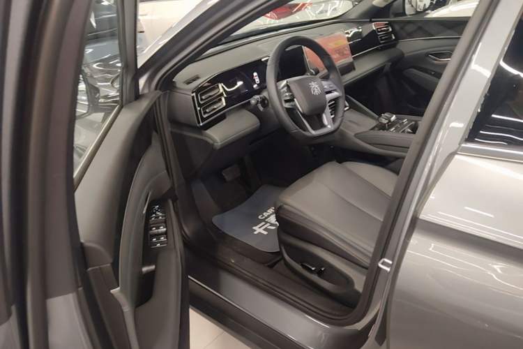 Used BYD Qin L 2025 DM-i Smart Drive 120KM Superior Model Driver Seat