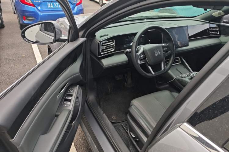 Used BYD Qin L 2025 DM-i Smart Drive 120KM Leading Model Driver Seat