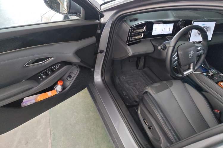 Used BYD Qin L 2025 DM-i Smart Drive 120KM Superior Model Driver Seat