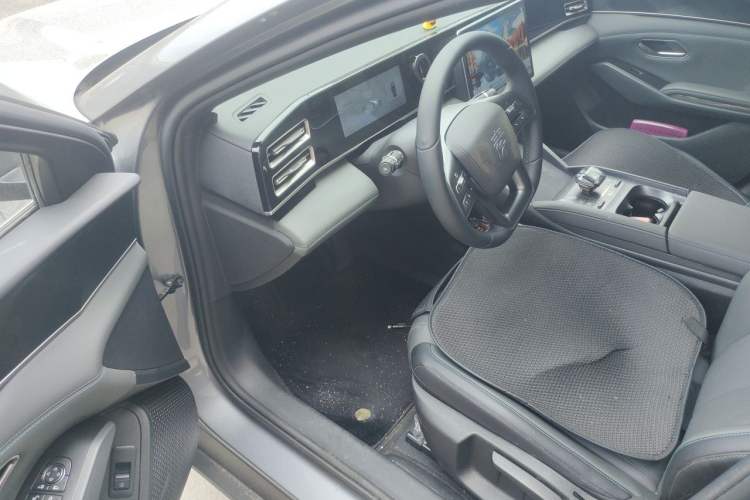 Used BYD Qin L 2025 DM-i Smart Drive 80KM Leading Model Driver Seat