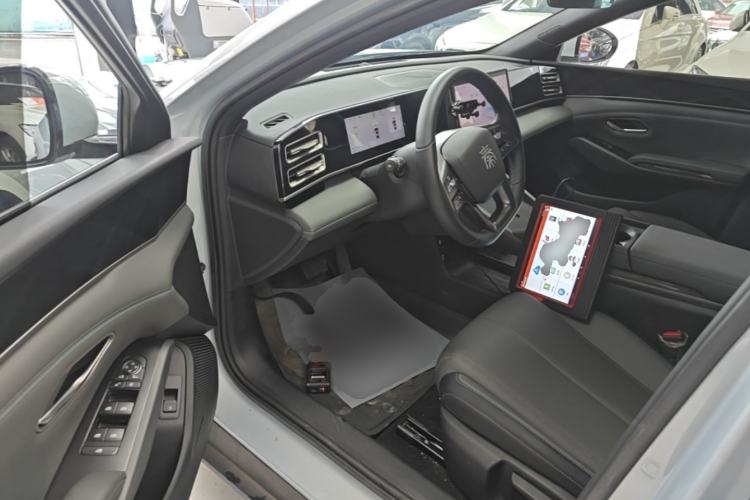 Used BYD Qin L 2025 DM-i Smart Drive 80KM Leading Model Driver Seat