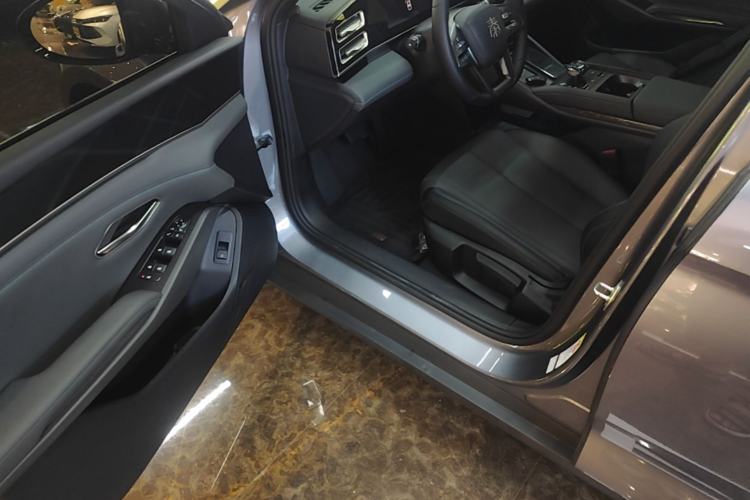 Used BYD Qin L 2025 DM-i Smart Drive 80KM Leading Model Driver Seat