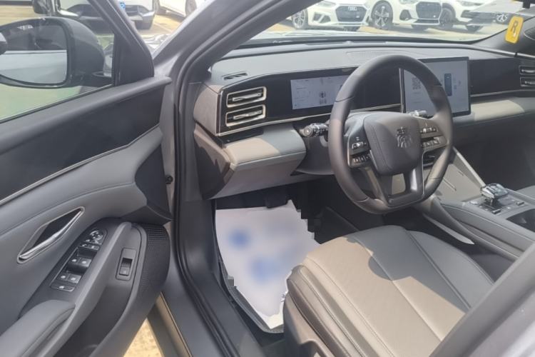 Used BYD Qin L 2025 DM-i Smart Drive 80KM Leading Model Driver Seat