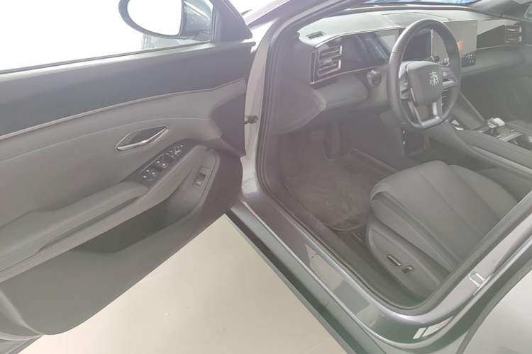 Used BYD Qin L 2025 DM-i Smart Drive 120KM Superior Model Driver Seat