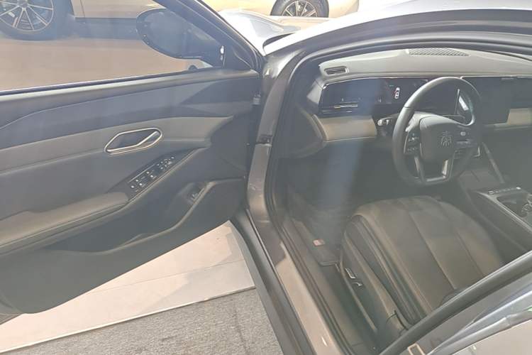 Used BYD Qin L 2025 EV 545KM Beyond Version Driver Seat