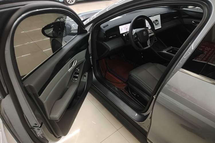 Used BYD Qin L 2025 EV 470KM Leading Edition Driver Seat