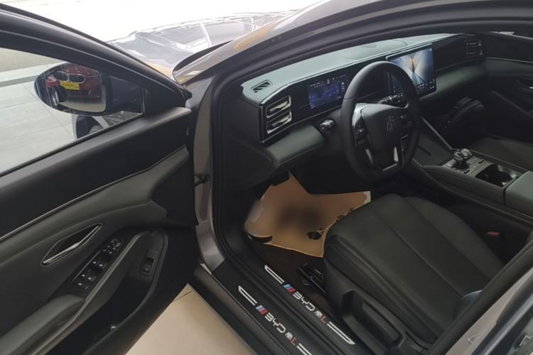 Used BYD Qin L 2025 DM-i Smart Drive 80KM Leading Model Driver Seat