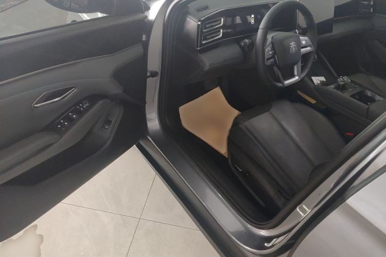 Used BYD Qin L 2025 DM-i Smart Drive 120KM Leading Model Driver Seat