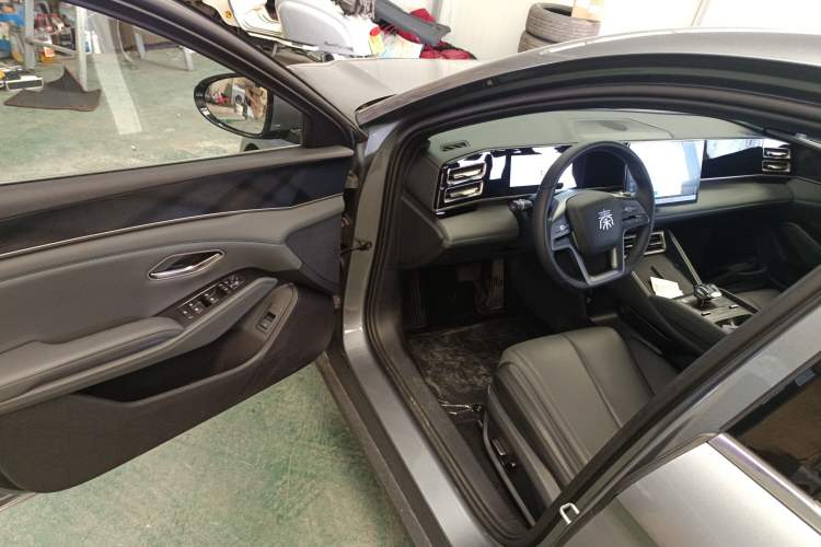 Used BYD Qin L 2025 DM-i Smart Drive 80KM Superior Model Driver Seat