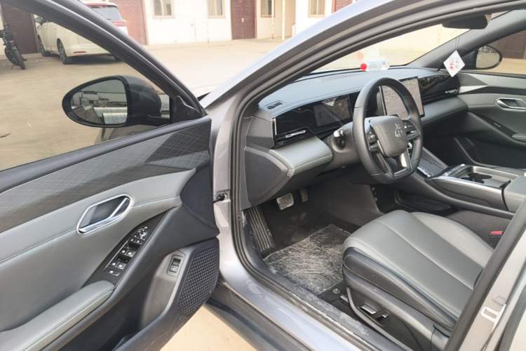Used BYD Qin L 2025 EV 545KM Beyond Version Driver Seat