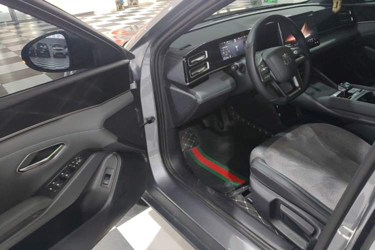 Used BYD Qin L 2025 DM-i Smart Drive 80KM Leading Model Driver Seat