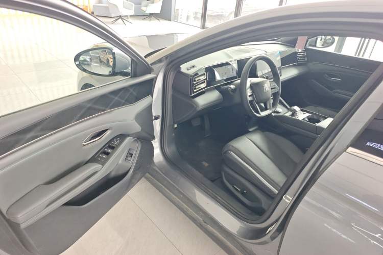 Used BYD Qin L 2025 DM-i Smart Drive 120KM Superior Model Driver Seat