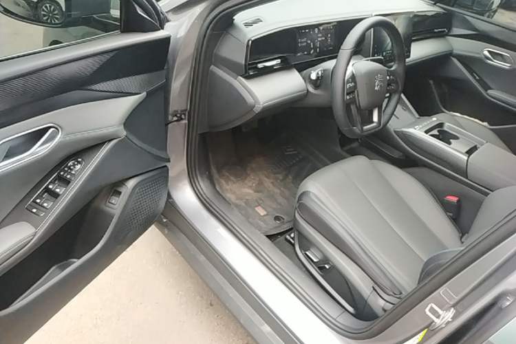 Used BYD Qin L 2025 EV 470KM Leading Edition Driver Seat