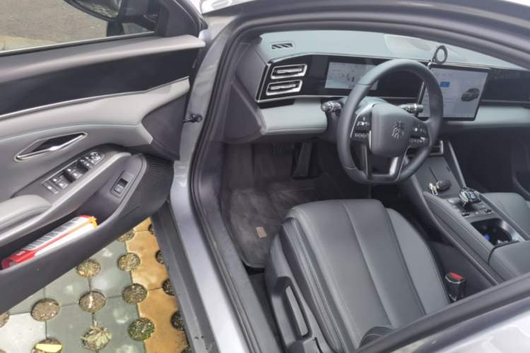 Used BYD Qin L 2025 DM-i Smart Drive 80KM Leading Model Driver Seat