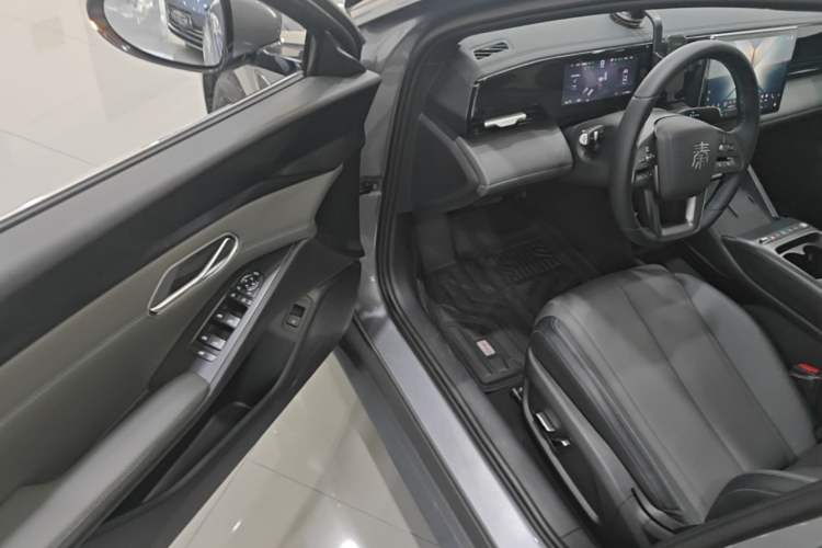 Used BYD Qin L 2025 EV 470KM Leading Edition Driver Seat