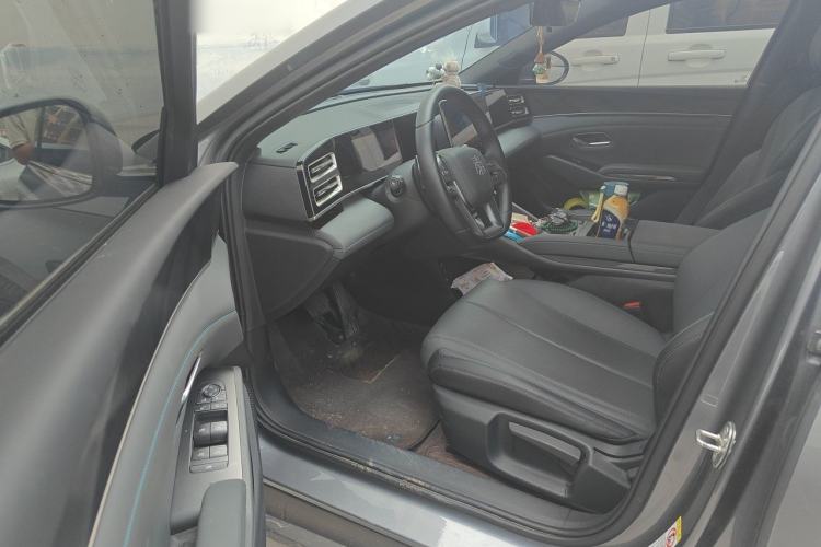 Used BYD Qin L 2025 DM-i Smart Drive 80KM Leading Model Driver Seat