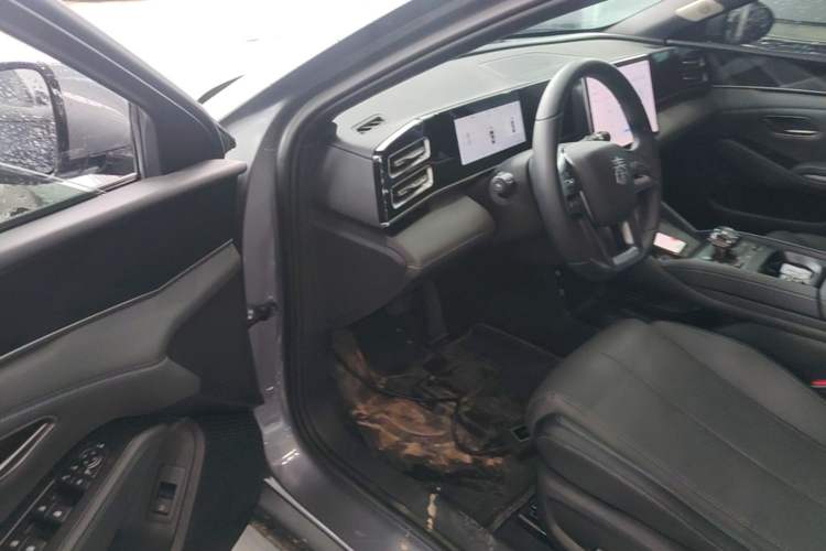 Used BYD Qin L 2025 DM-i Smart Drive 120KM Superior Model Driver Seat