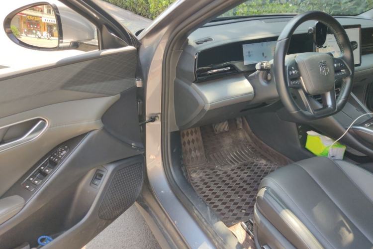 Used BYD Qin L 2025 EV 545KM Beyond Version Driver Seat