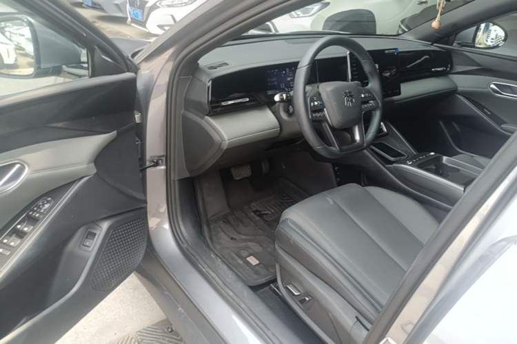 Used BYD Qin L 2025 EV 470KM Leading Edition Driver Seat