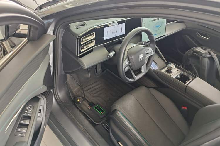 Used BYD Qin L 2025 DM-i Smart Drive 120KM Excellence Model Driver Seat