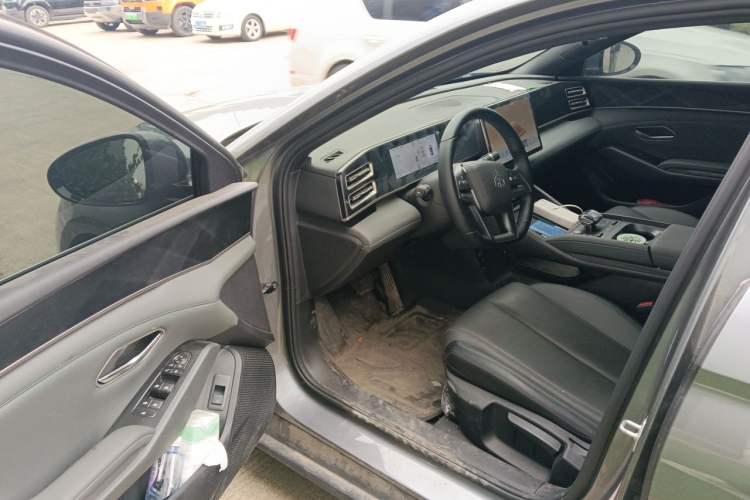 Used BYD Qin L 2025 DM-i Smart Drive 80KM Leading Model Driver Seat