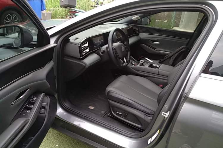 Used BYD Qin L 2025 DM-i Smart Drive 120KM Leading Model Driver Seat