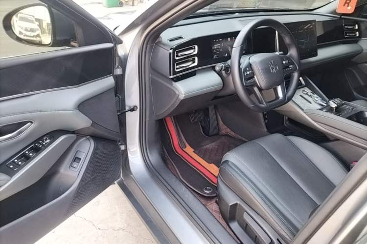 Used BYD Qin L 2025 DM-i Smart Drive 80KM Leading Model Driver Seat