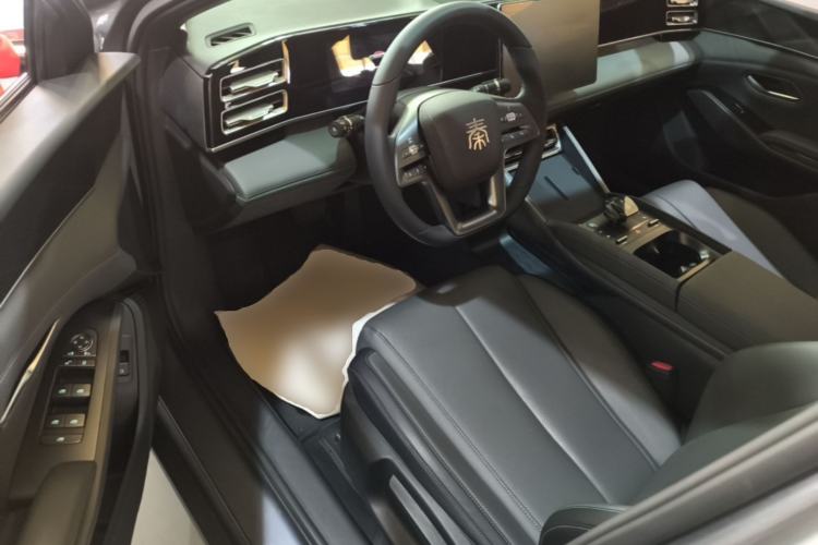 Used BYD Qin L 2025 DM-i Smart Drive 80KM Leading Model Driver Seat