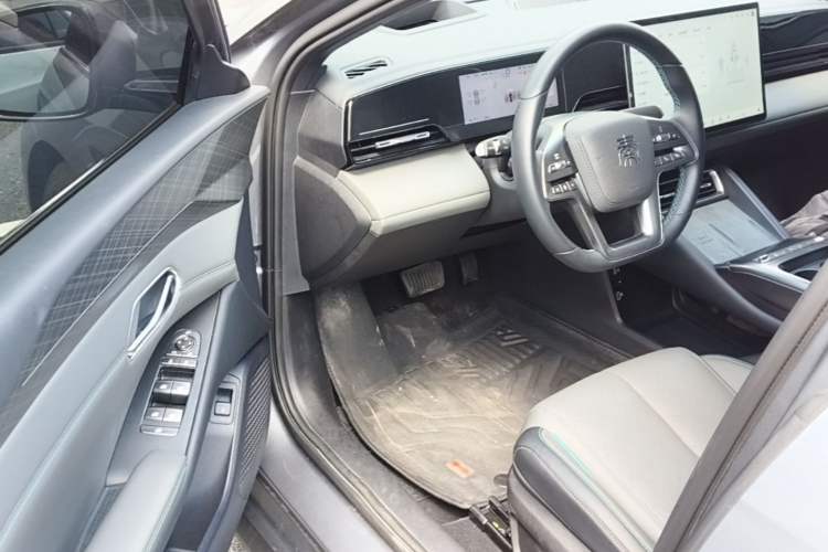 Used BYD Qin L 2025 EV 545KM Excellence Edition Driver Seat