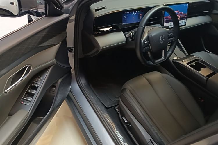 Used BYD Qin L 2025 EV 545KM Beyond Version Driver Seat