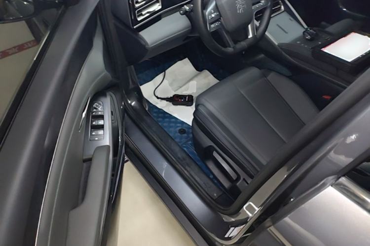 Used BYD Qin L 2025 DM-i Smart Drive 80KM Leading Model Driver Seat