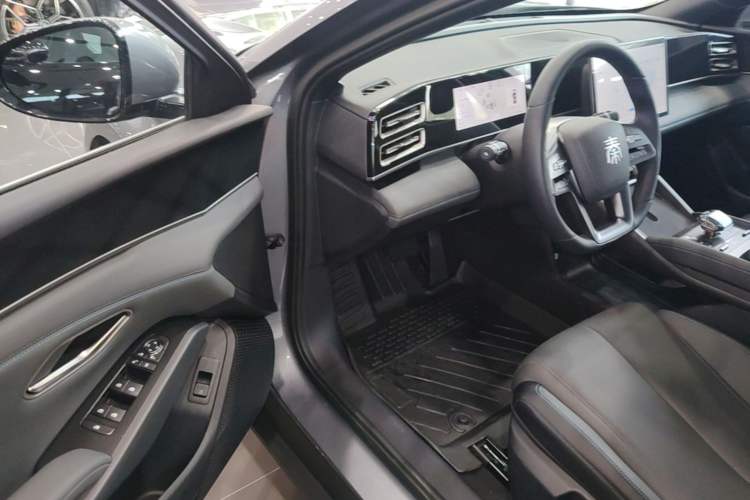 Used BYD Qin L 2025 DM-i Smart Drive 80KM Leading Model Driver Seat