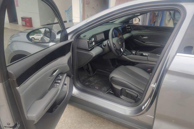 Used BYD Qin L 2025 DM-i Smart Drive 80KM Leading Model Driver Seat