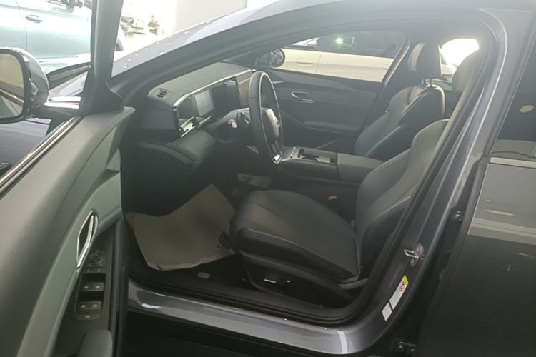 Used BYD Qin L 2025 EV 545KM Beyond Version Driver Seat