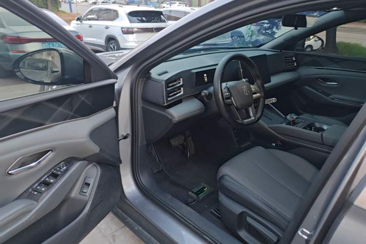 Used BYD Qin L 2025 DM-i Smart Drive 80KM Leading Model Driver Seat