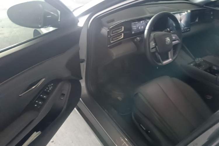 Used BYD Qin L 2025 DM-i Smart Drive 120KM Superior Model Driver Seat