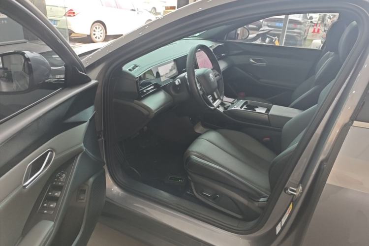 Used BYD Qin L 2025 EV 470KM Leading Edition Driver Seat