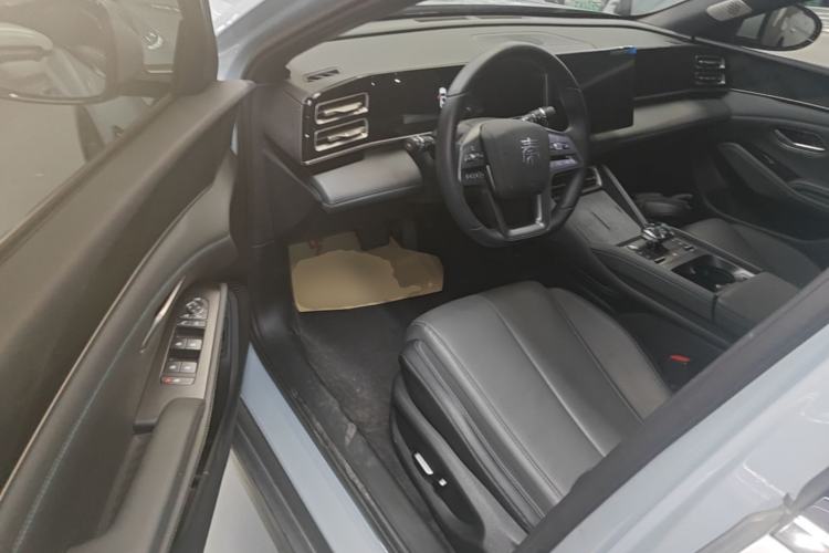 Used BYD Qin L 2025 DM-i Smart Drive 120KM Superior Model Driver Seat