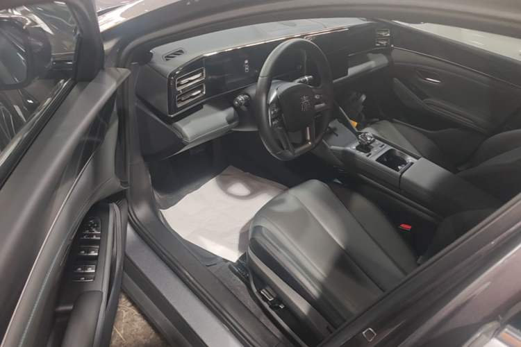 Used BYD Qin L 2025 DM-i Smart Drive 120KM Leading Model Driver Seat